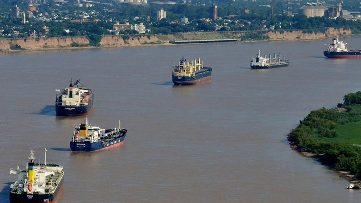 Hidrovía: dos empresas ofertaron igual y el Gobierno define la polémica privatización