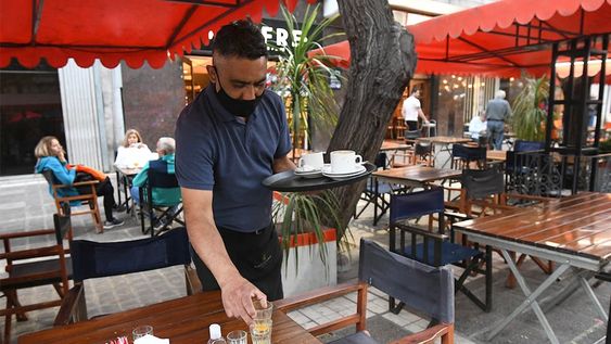 Quienes trabajen el Viernes Santo recibirán doble pago, pero quienes lo hagan el jueves no, por ser un día no laborable. Foto: José Gutiérrez / Los Andes