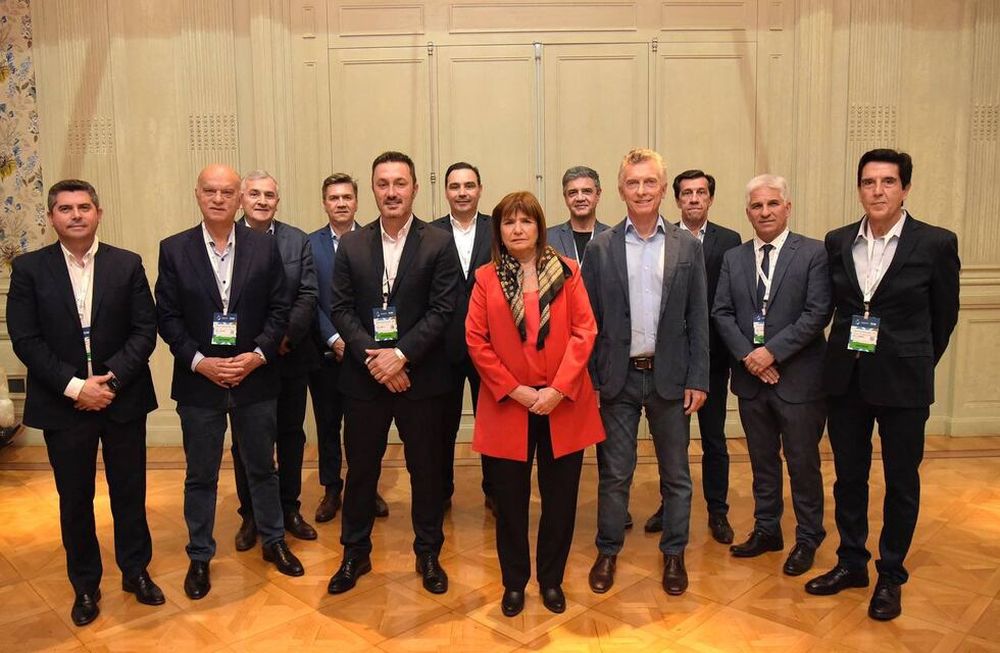 Debate presidencial 2023: Patricia Bullrich junto a Mauricio Macri, Luis Petri y gobernadores y candidatos de Juntos por el Cambio. (Prensa Juntos por el Cambio)