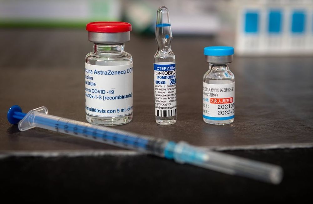 Científicos y el Gobierno analizan la posibilidad de combinar vacunas debido a la falta de segundas dosis de la vacuna Sputnik V. Foto: Ignacio Blanco / Los Andes