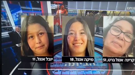 Karina Engelbert juntos a sus hijas.