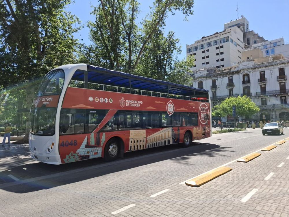 Las claves de la temporada en Córdoba y Carlos Paz y el fenómeno del bus turístico