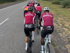 La delegación mendocina que participará desde este viernes en el Argentino de Ruta, que se disputará en Río Cuarto, está integrada por 16 pedalistas. La delegación mendocina que participará desde este viernes en el Argentino de Ruta, que se disputará en Río Cuarto, está integrada por 16 pedalistas.