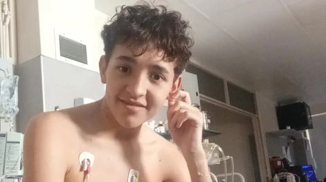 Lautaro Gutiérrez de 16 años se sometió a un trasplante de corazón después de entrar al hospital a raíz de una neumonía