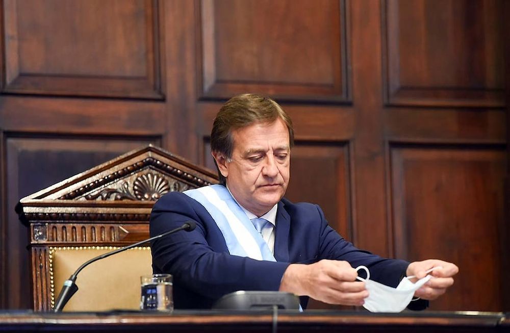 Se imaginaba como el gobernador que haría las reformas profundas que necesitaba la provincia y hoy asume que quedará en la historia como el gobernador de la pandemia.