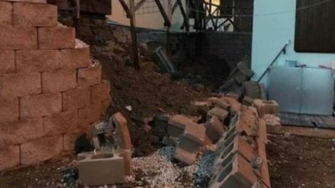 Edificios dañados después de un fuerte temblor en Italia