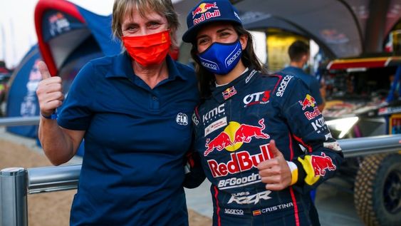 Cristina Gutiérrez festejó en UTV. Una mujer no ganaba desde 2005, cuando triunfó Jutta Kleinschmidt, la única que venció en un Dakar, en 2001.