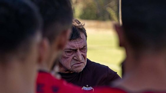 Julio César Falcioni comenzó un nuevo ciclo en el club santafesino. (@ColonOficial)