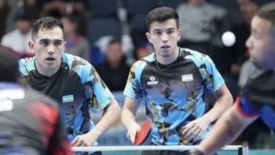 El mendocino Gastón Alto y Horacio Cifuentes, medallistas de bronce en dobles de tenis de mesa. / Gentileza.