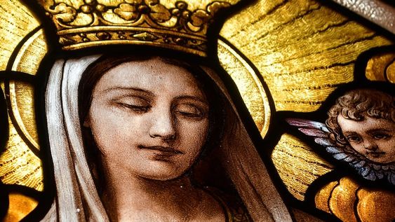 Vitral del Camarín de la Virgen de María Auxiliadora de Rodeo del Medio en Maipú, realizado por el artista español Antonio Estruch / Foto Archivo Los Andes