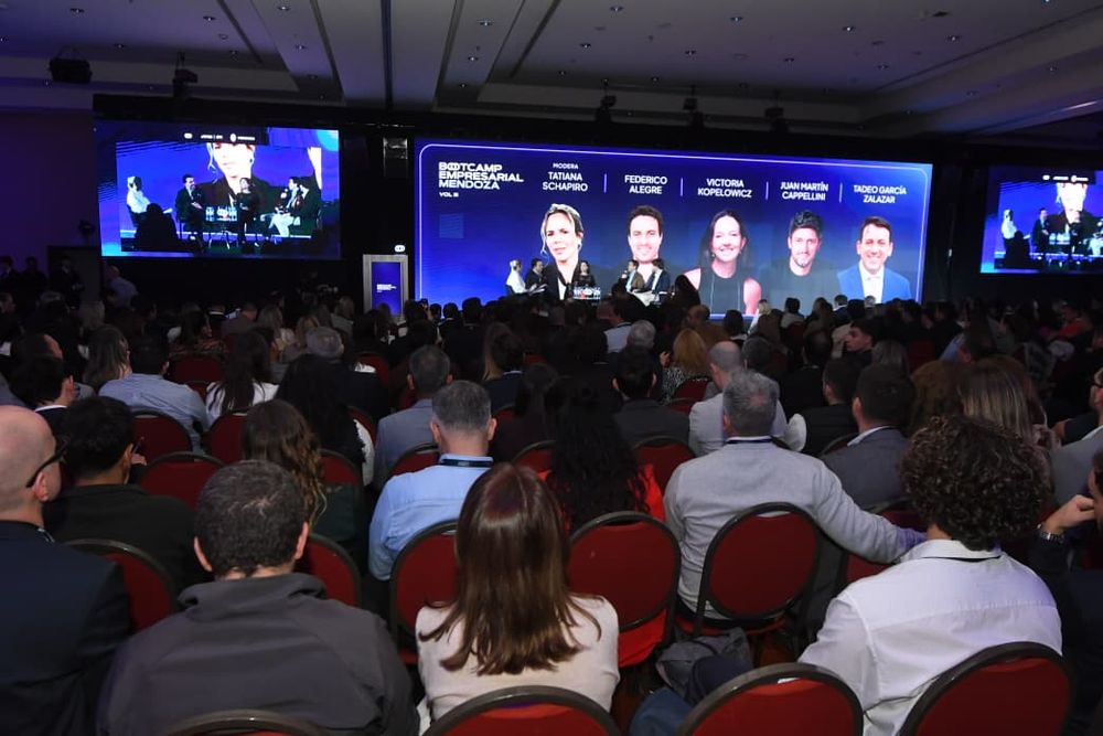 Representantes de Mercado Libre, Uber Eats, Tulipán y el Ministerio de Educación de Mendoza participaron del panel “Excelencia comercial y ventas inteligentes” en el Bootcamp Empresarial Mendoza.