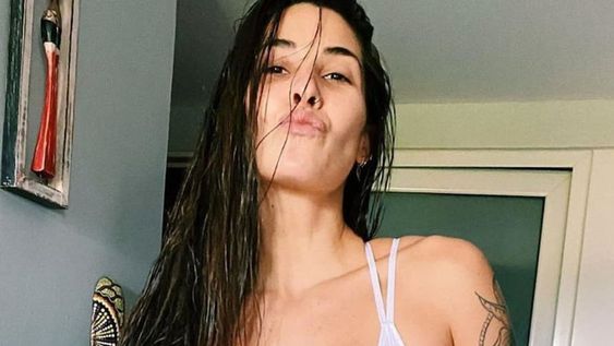 La morocha se achicó las lolas porque se sentía pesada
