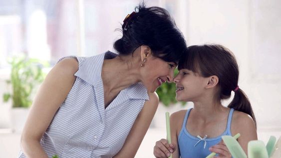 Alentar a los hijos es clave para su autoestima