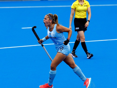 Sofía Cairó, Tomás Domene, Cristina Cosentino y Zoe Díaz recibieron los premios de la Federación Internacional de Hockey tras un año histórico.