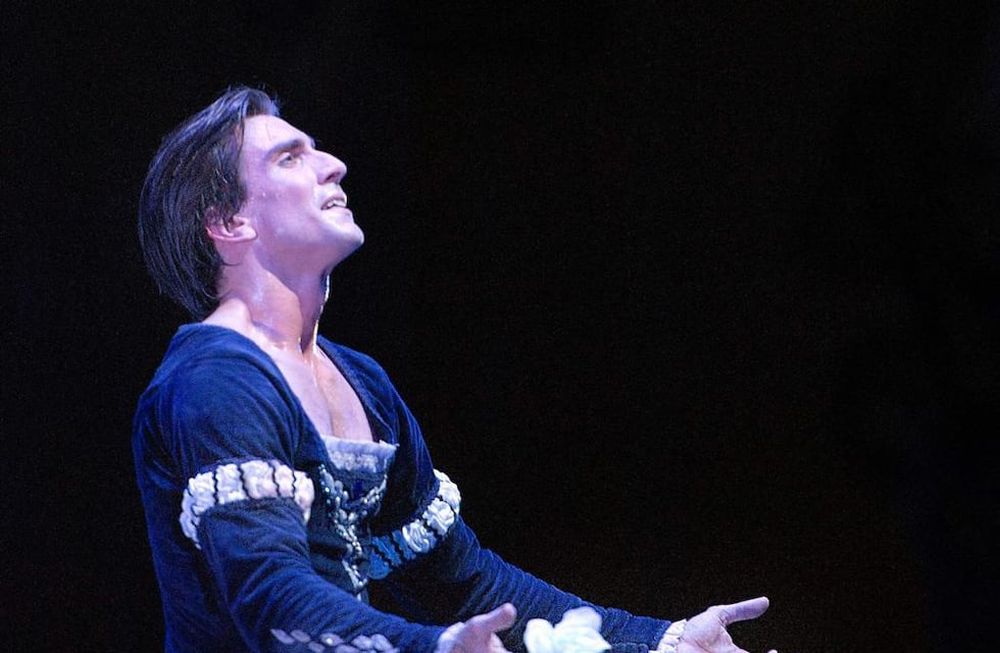Juan Pablo Ledo es el primer bailarín principal del Teatro Colón en ocupar su rol a los 40 años.