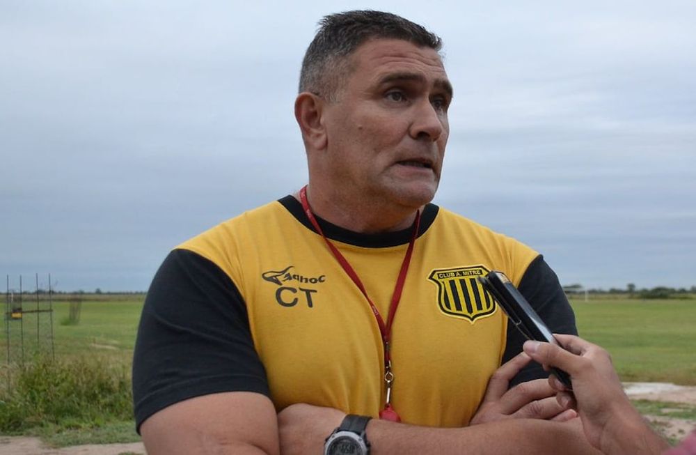 Arnaldo Sialle, el DT de Olimpo de Bahía Blanca