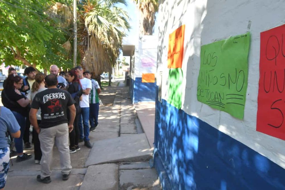 Reclamo por presunto abuso sexual de una niña en la escuela  1-149 Dr. Abraham Lemos, en Los Corralitos (Guaymallén)
