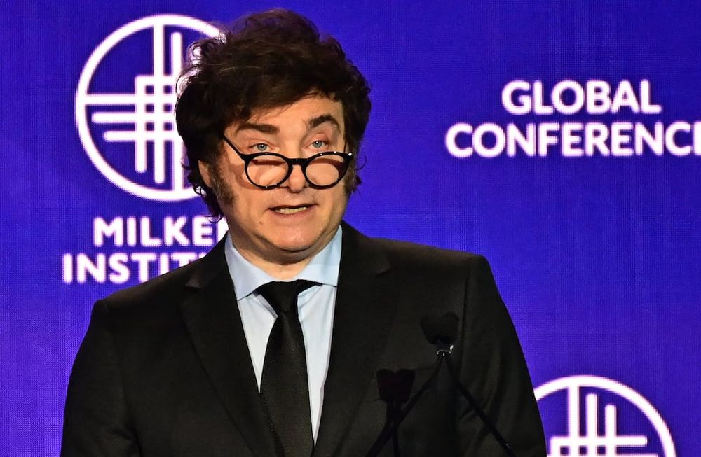 El presidente de Argentina, Javier Milei, en su discurso en la 27ª Conferencia Mundial anual del Instituto Milken en el Beverly Hilton de Beverly Hills, California. Foto: Frederic J. BROWN / AFP