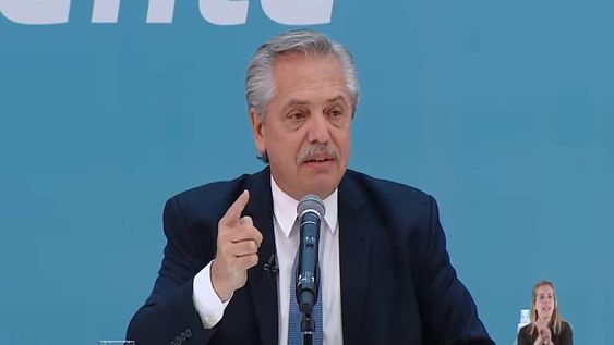 Fernández estuvo junto al ministro Daniel Filmus y gobernadores en la presentación de obras de infraestructura científica y tecnológica en el marco del Programa Construir Ciencia, en el Museo del Bicentenario de la Casa Rosada.