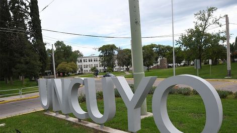 Los Andes | Mendoza 02 de marzo  de 2021       Sociedad UNCuyo FacultadPolémica por clases virtuales o presenciales  en la Universidad nacional de Cuyo de CiudadIngreso a la Universidad Nacional de Cuyo Foto:José Gutierrez / Los Andes