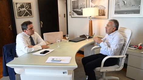 Alfredo Cornejo se reunirá en Casa Rosada con Lisandro Catalán para dialogar sobre la recomposición de la relación del Gobierno nacional con los gobernadores.