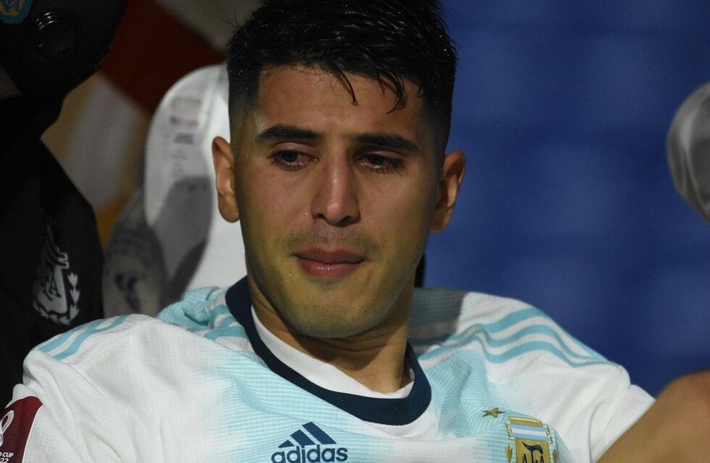 La AFA confirnó que el volante de la Selección argentina Exequiel Palacios sufrió una fractura tras el fuerte golpe de un jugador de Paraguay. / Gentileza.