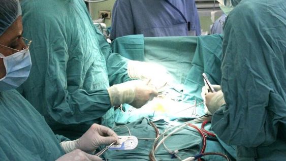 Suspenden otra vez las cirugías programadas en Mendoza para aliviar el sistema de salud