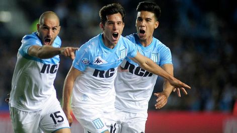 Racing sigue a paso firme y se afirma en la punta de la Superliga