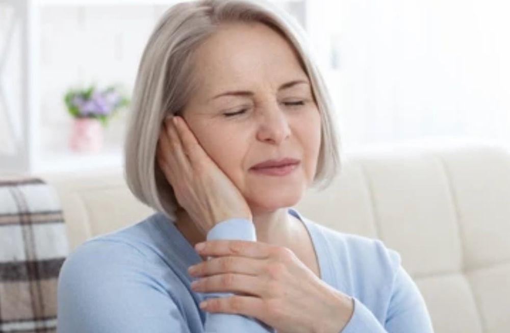 Tan pronto como los médicos retiraron de la oreja de la mujer lo que le causaba la molestia, su malestar desapareció. Foto: Shutterstock