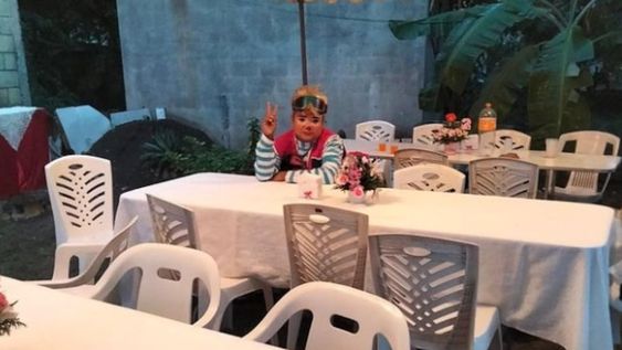 Una nena se quedó sola en su fiesta de cumpleaños y el payaso que animaba el evento convocó a sus seguidores para que fueran a la celebración.