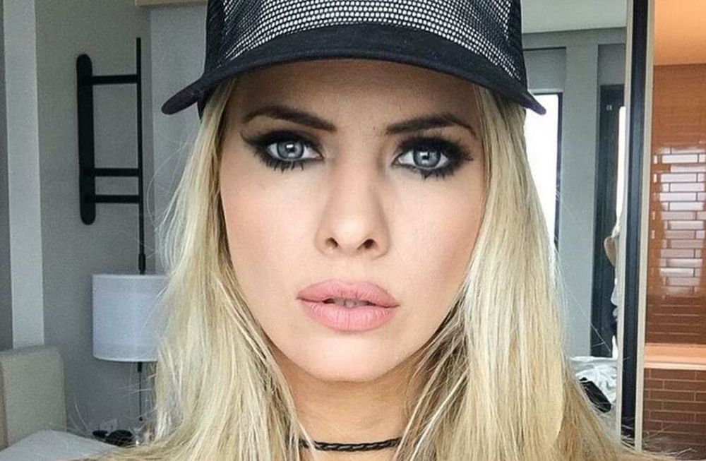 Alejandra Maglietti publicó una foto retro y ratonera