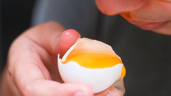 El truco que ayuda a saber si un huevo está fresco.
