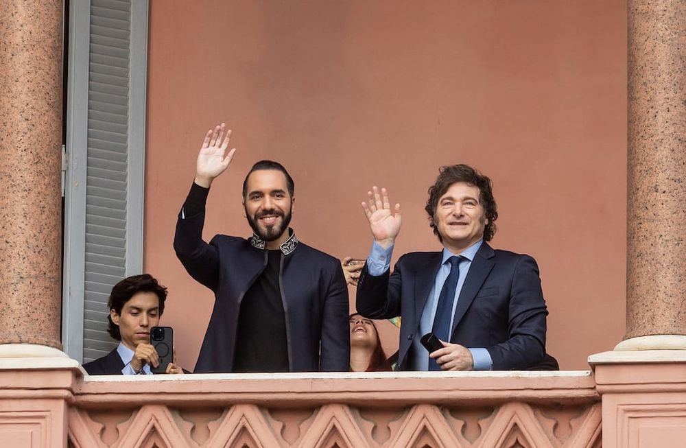 El presidente Javier Milei recibió esta tarde en Casa Rosada a su par de El Salvador, Nayib Bukele, con quien mantenía una audiencia para tratar la cooperación entre ambos países en temas como energía, comercio y seguridad. Foto: (IMG) / NA