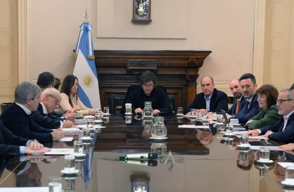 Reunión de Milei con su gabinete, con Luis Caputo como personaje principal de la charla (Gentileza)