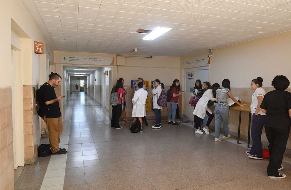 Un informe advierte que Educación tendrá menos presupuesto en 2024 de acuerdo al proyecto presentado .  Facultad de Ciencias Médicas UNCuyo. Foto:José Gutierrez / Los Andes