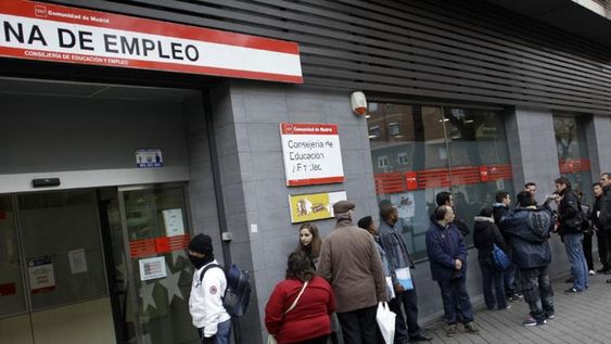 Cuantos más conocimientos uno tenga, podrá aspirar a mejores salarios, y por qué no, a otros empleos o cargos. La combinación de educación y trabajo es clave para dinamizar la movilidad social ascendente.