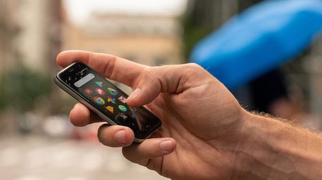 Los Andes | Llegar con los dedos a todas las funciones que se muestran en la pantalla siempre fue una buena forma de medir la conveniencia de un teléfono.