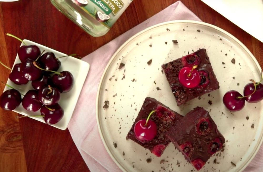 Tarta de chocolate con cerezas: el paso a paso simple