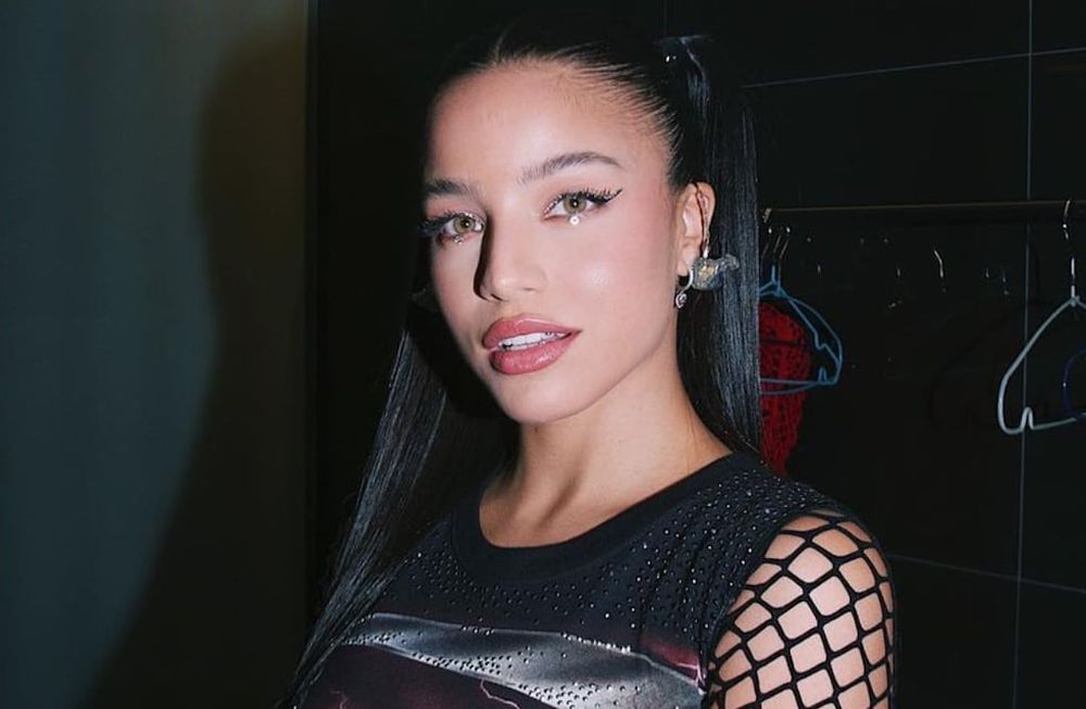 Emilia Mernes posó con un increíble look gótico y Duki le comentó / Instagram