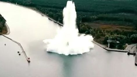 Los Andes | Expertos en demoliciones polacos intentaban neutralizar la bomba bajo el agua mediante una deflagración remota pero el dispositivo detonó durante el proceso.