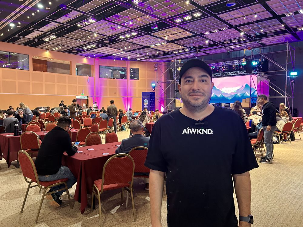 Emiliano Panelli, cofundador de AI Weekend, destacó la estructura general del evento y celebró los resultados de una edición que combinó gestión comercial, articulación institucional y gran respuesta del público.