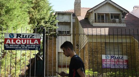 Se agraba el mercado de alquileres y los precios son en dólares. Foto: José  Gutierrez / Los Andes