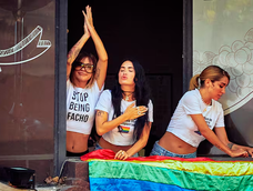 Lali Espósito en la Marcha del Orgullo Antifascista y Antirracista. Foto: La Nación