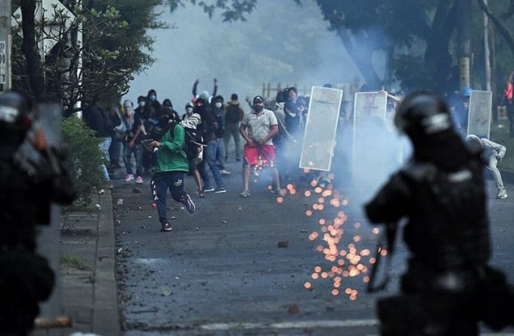 Los incidentes sociopolíticos en Colombia ponen en duda el partido que deberá afrontar el miércoles River frente a Independiente Santa Fe. / gentileza