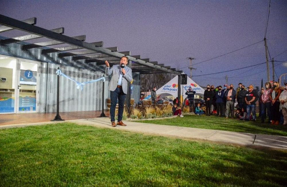 Tunuyán inauguró el primer informador turístico inteligente de la región