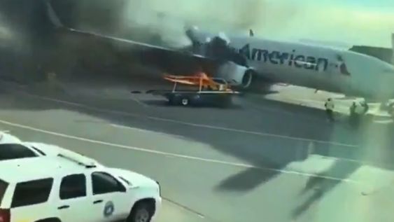 Ocurrió este jueves antes del despegue en el Aeropuerto de Denver, EE.UU. Pasajeros y tripulación fueron evacuados de emergencia.