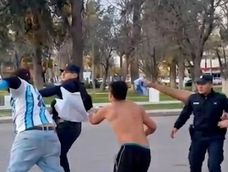 En el sur provincial golpearon a los policías. Captura de video.&nbsp;