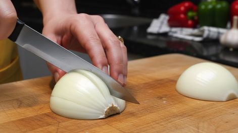Con pequeños trucos en el corte, trabajar con cebolla puede dejar de ser una tarea incómoda dentro de la cocina.