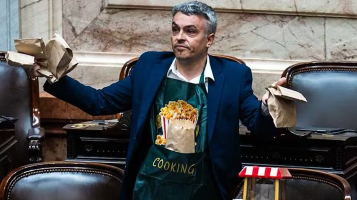 Pochoclos, música de Rocky y Therians: las perlitas de la sesión con Adorni en el Congreso