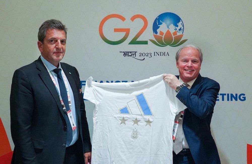 Cambio de proyecciones: el Banco Mundial pronosticó que Argentina no crecerá en 2023. En la foto, Sergio Massa con el director del Banco Mundial, Axel Van Trotsenburg. (Archivo)